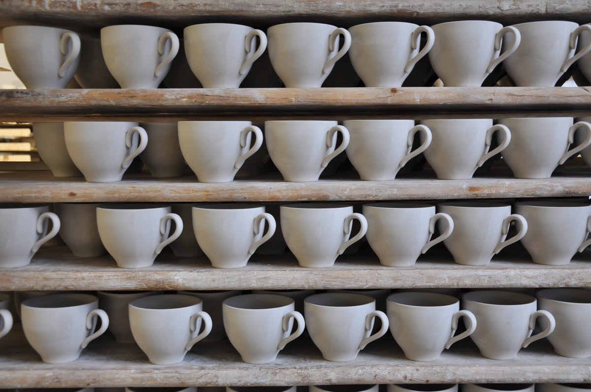 bathtubebooks's tweet image. Stack of mugs in a pottery factory.
#mug #ceramicprocess #pottery #potterylife
