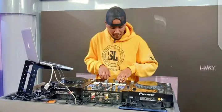 DJSLEDGEKENYA's tweet photo. Great Sunday 💯 https://t.co/GrWL1TixmF