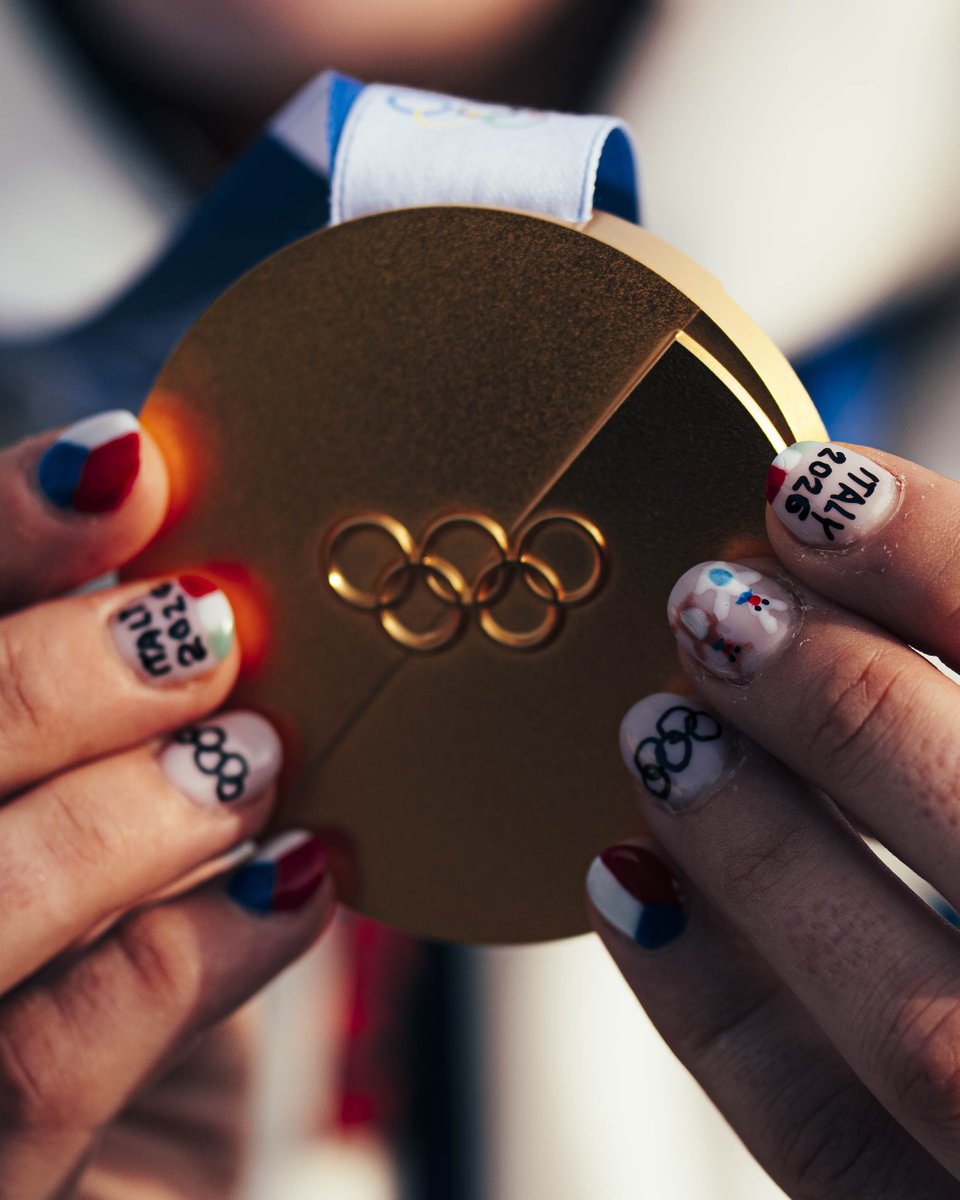 Czech out these nails. 🥇🇨🇿

#Olympics #MilanoCorrina2026 <a href="/fissnowboard/">FIS Snowboarding</a>