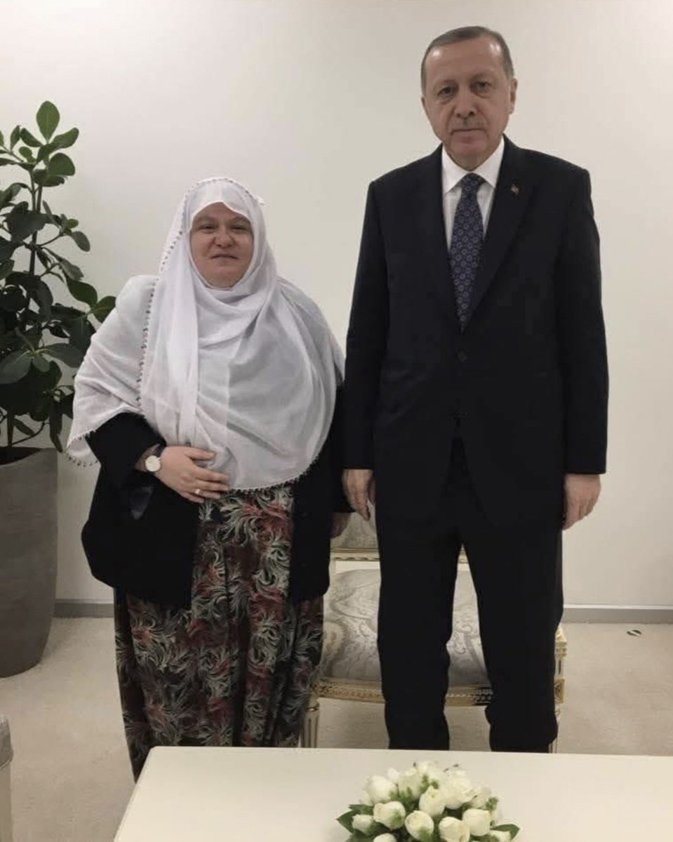 "Dış görünüşe takılıp kalmış vizyonsuzlara en güzel cevap, üretilen hizmettir.

Zeynep Güneş Akgün gibi değerlerimize sahip çıkmaya devam edeceğiz.

Yalnız değilsiniz."