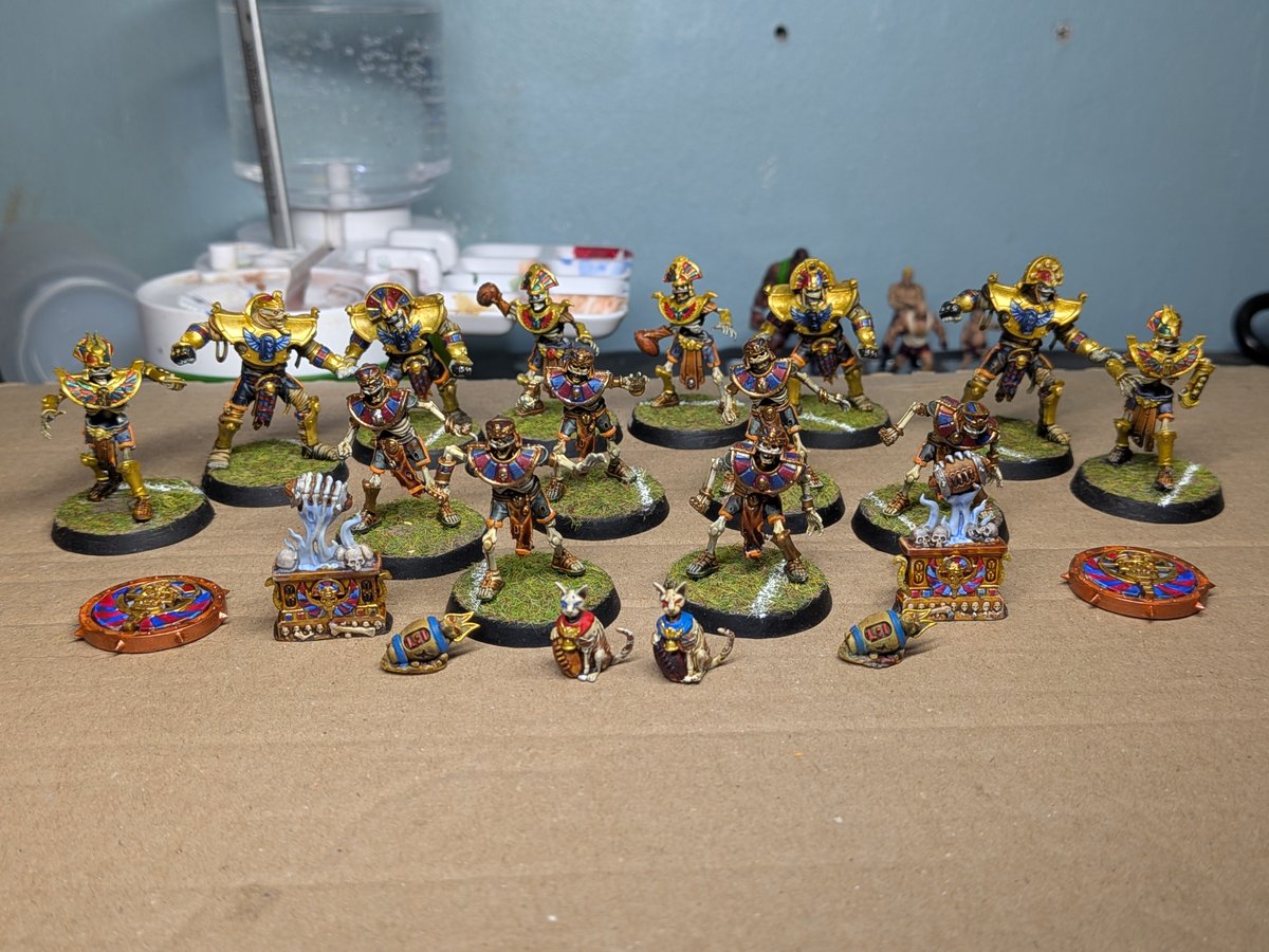 draconusde's tweet photo. #weekendwip #thearmypainter #ttcombat #rumbleverse #bloodbowl pt2 great progress, 3 piles of shame ticked off, both stables from the rumbleverse starter set. Just in time to go to tabletop UK next weekend........ https://t.co/RAR9Dp0I25