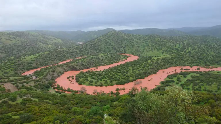 PUEBLOS DE JAÉN 
No estamos en la selva amazónica. Esta imagen son
los meandros del río Montizón y el Guadalén en Sierra Morena.