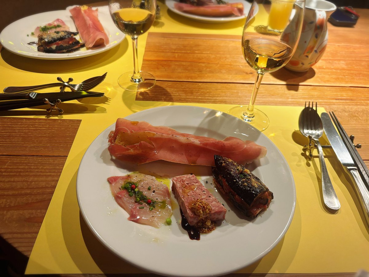NagiEnglish's tweet photo. I had a wonderful dinner with my friend and her husband. We chatted about our hobbies, jobs, and learning English. It was such a fun time😌✨ https://t.co/ba44z4X51q