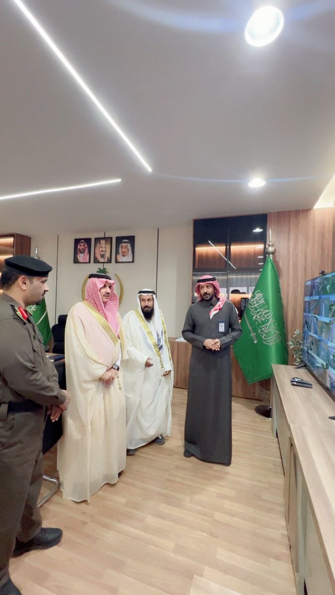 AbanatM's tweet photo. دشن سعادة محافظ أبانات أ/ حسين العتيبي  ورئيس بلدية محافظة أبانات م/ سلطان الشمري بحضور مدير شرطة محافظة أبانات العقيد / عيسى المطيري ووكيل المحافظه أ/ صالح الحربي 
 " غرفة مراقبة المدينة" وإنطلاق أعمالها رسمياً .
#بلدية_محافظة_أبانات 
#أمانة_منطقة_القصيم https://t.co/acPZqRTH8Z
