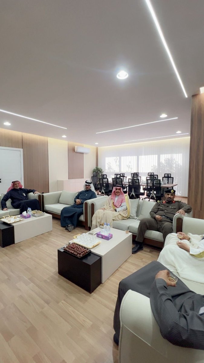 دشن سعادة محافظ أبانات أ/ حسين العتيبي  ورئيس بلدية محافظة أبانات م/ سلطان الشمري بحضور مدير شرطة محافظة أبانات العقيد / عيسى المطيري ووكيل المحافظه أ/ صالح الحربي 
 " غرفة مراقبة المدينة" وإنطلاق أعمالها رسمياً .
#بلدية_محافظة_أبانات 
#أمانة_منطقة_القصيم