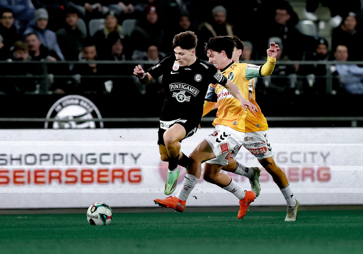 SKSturm's tweet photo. Ein Wirbelwind, wie er im Buche steht – Filip #Rózga! 🌪️🎱 #sturmgraz #AdmiralBL #STUSVR
____________
STU 0:0 SVR |⏱️78' https://t.co/GKir1tCc8G