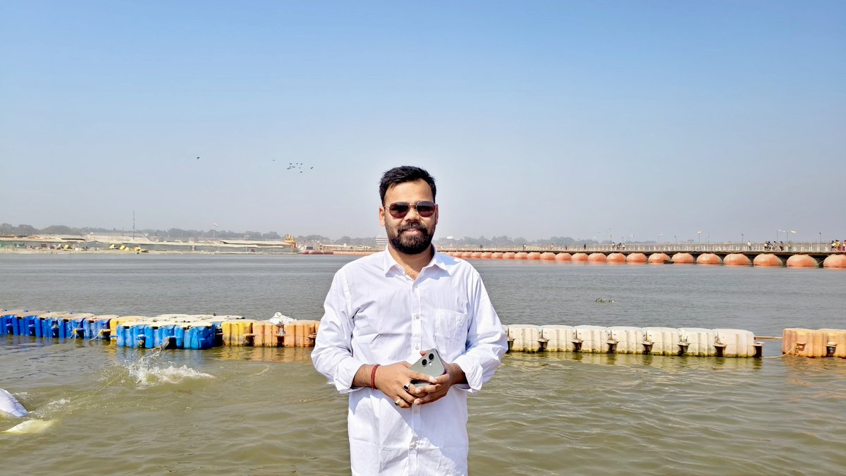 तीर्थ राज प्रयाग। संगम स्नान। 

त्रिवेणीं माधवं सोमं, भारद्वाजं च वासुकिम्, वन्देऽक्षयवतं शेषं, प्रयागं तीर्थनायकम्॥

को कहि सकइ प्रयाग प्रभाऊ:?