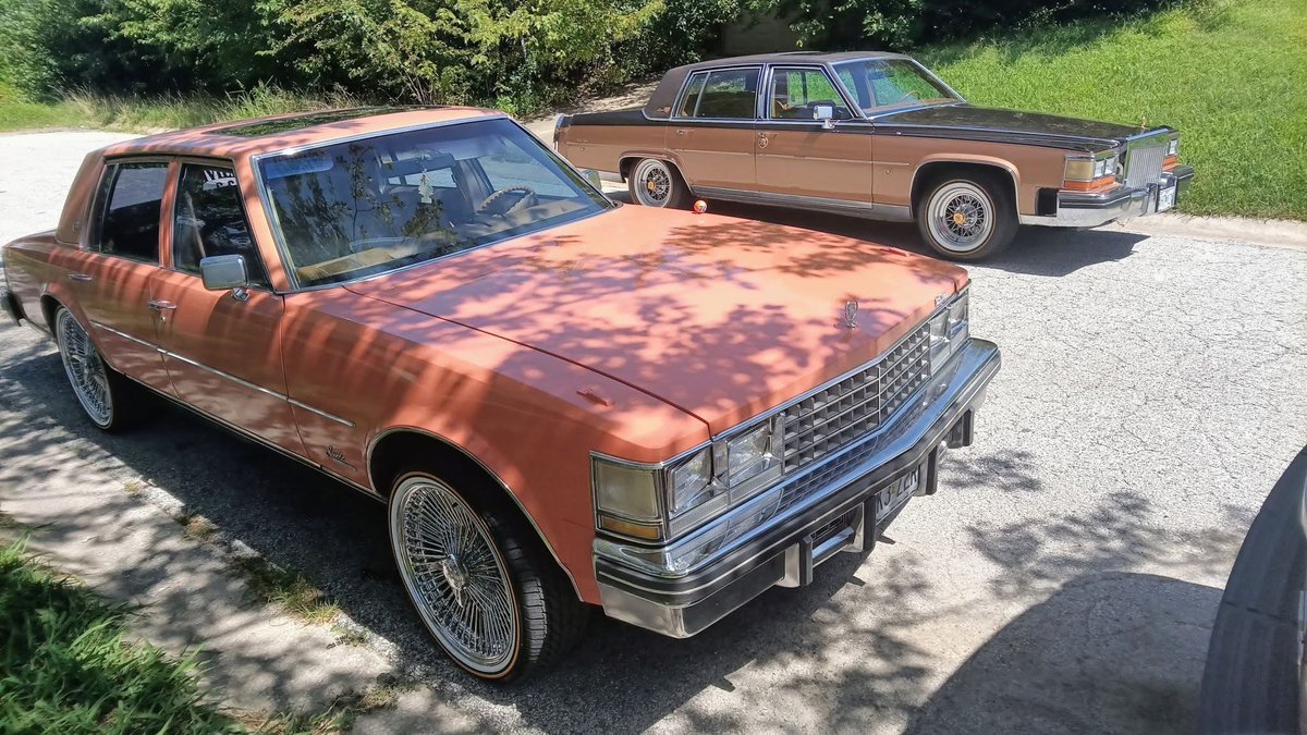 voguetyres's tweet photo. #SundaySubmission Big thanks to Shawn Copeland Se for sharing his 1976 Seville and 1980 Fleetwood Brougham d'Elegance from Kansas City Missouri. #VogueTyres #Vogues #Vogue https://t.co/RXcBTQ5WNS