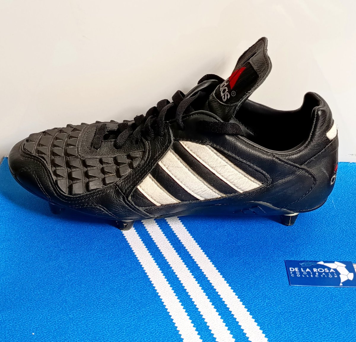 En 1994 <a href="/adidas_ES/">adidas_ES</a> crea el primer modelo Predator. En tres años sacará tres modelos. 
1994 Predator Cup.
1995 Predator Rapier.
1996 Predator Touch.
De mí colección.
#adidas
 #theadidasarchive #adidashq #adidasarchive #adidasdassler vintageadidas adidas75
