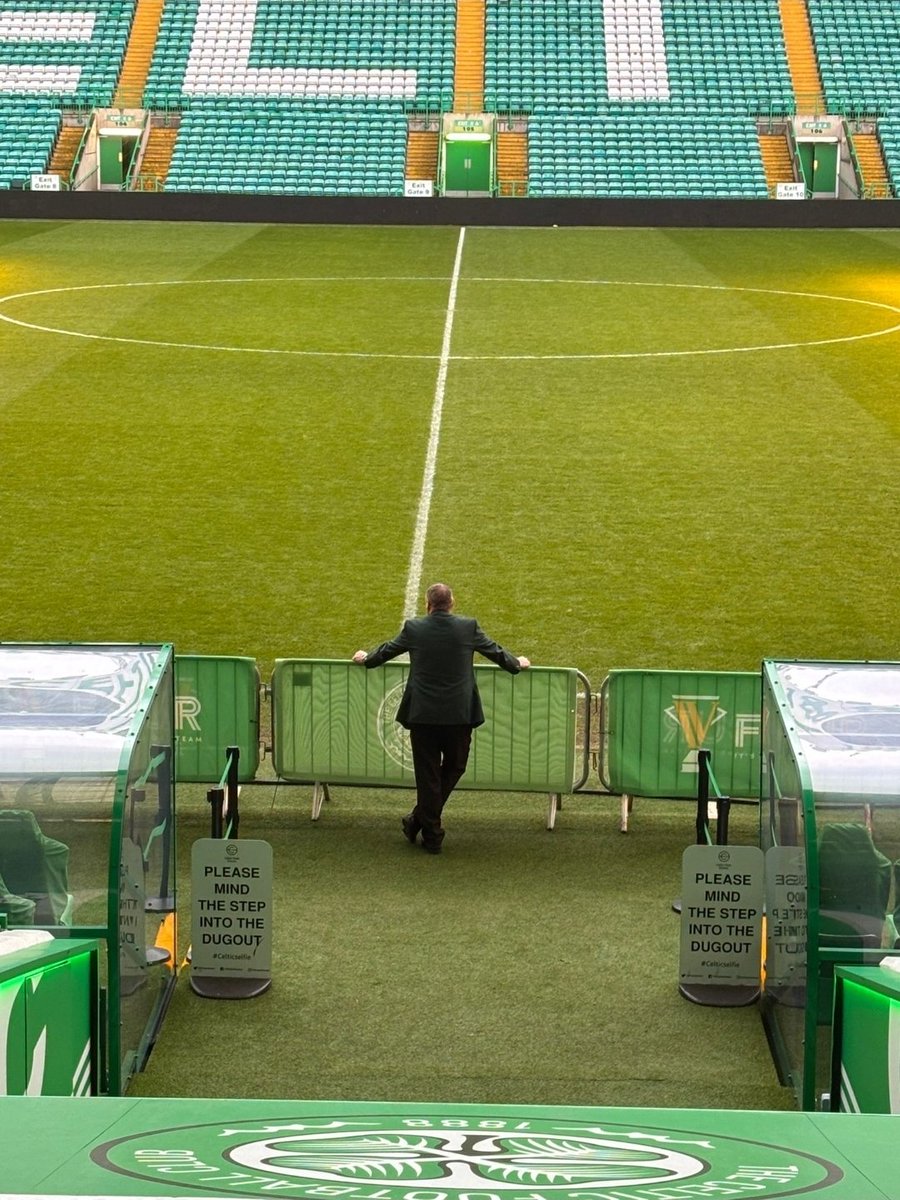 Earlier today, alone with my thoughts, a colleague saw a wee photo opportunity. 
And I love it! 

Many thanks, <a href="/ManusGOK/">Manus G</a> 🍀💚