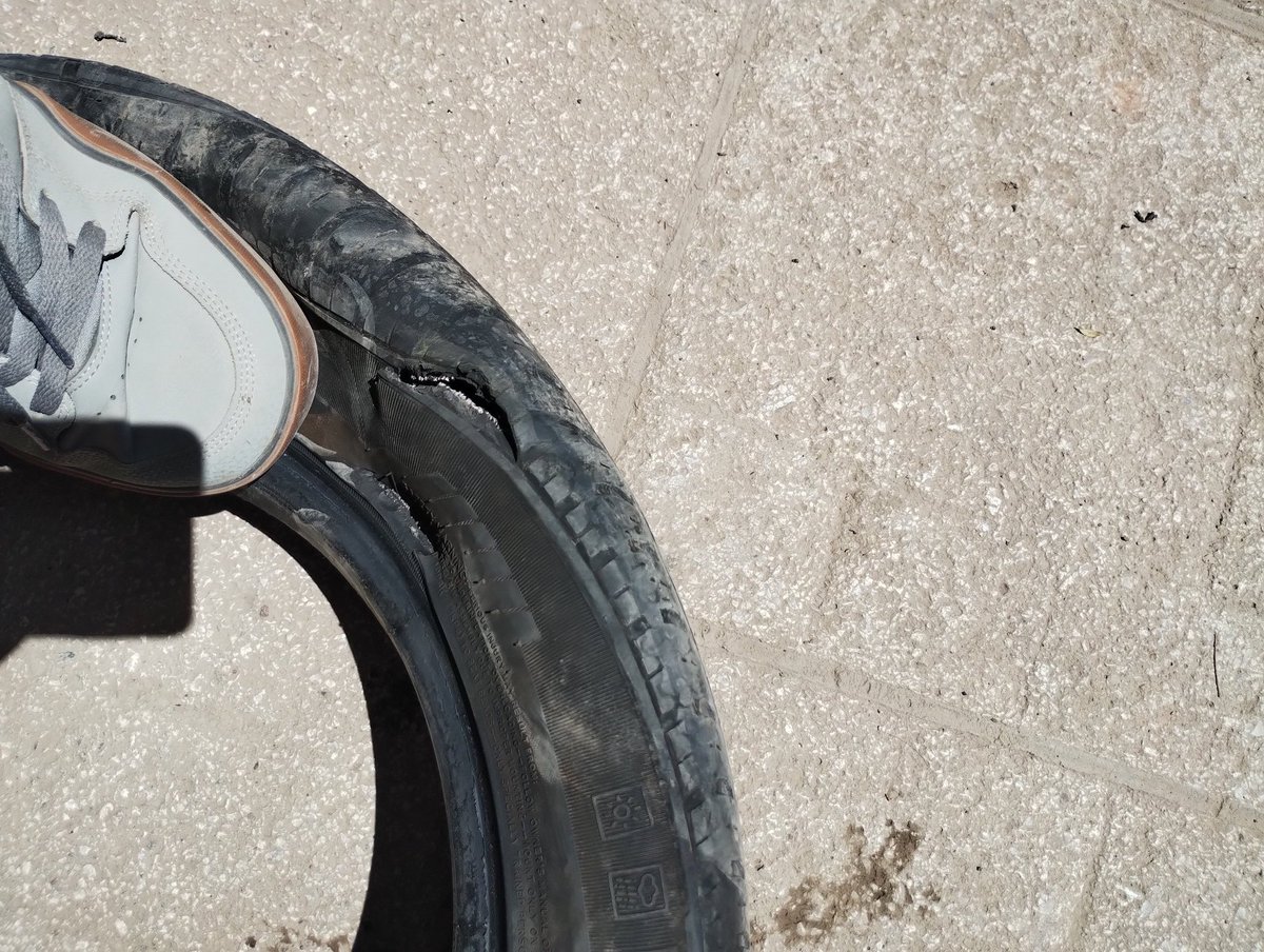 Emirnasiff's tweet photo. Como mendocino siento vergüenza del estado de la ruta en alta montaña. @alfredocornejo que esperas? Que se mate cuánta gente? Hoy somos más de 10 autos que rompimos cubiertas y que podríamos haber sufrido un accidente mucho más grave. https://t.co/iBuBpughc9