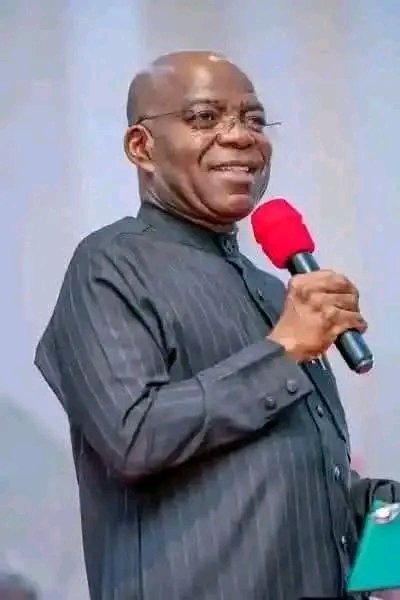Chima_Obi1234's tweet image. JUST IN: 
Abia State governor just signed Senior Citizens Bills into law in the state. This Bill entitles any citizen of Abia State who's 60 years old and above, free monthly salary, free medical bills, and other benefits till death. This is highly commendable.

Heartfelt…