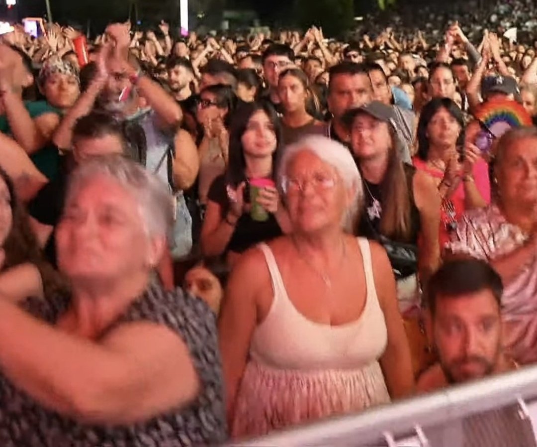 "lali fue solo una etapa"

lxs lalerxs con 65 años en un show