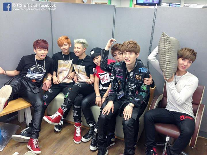 why the heck is yoongi always on his lap #gay