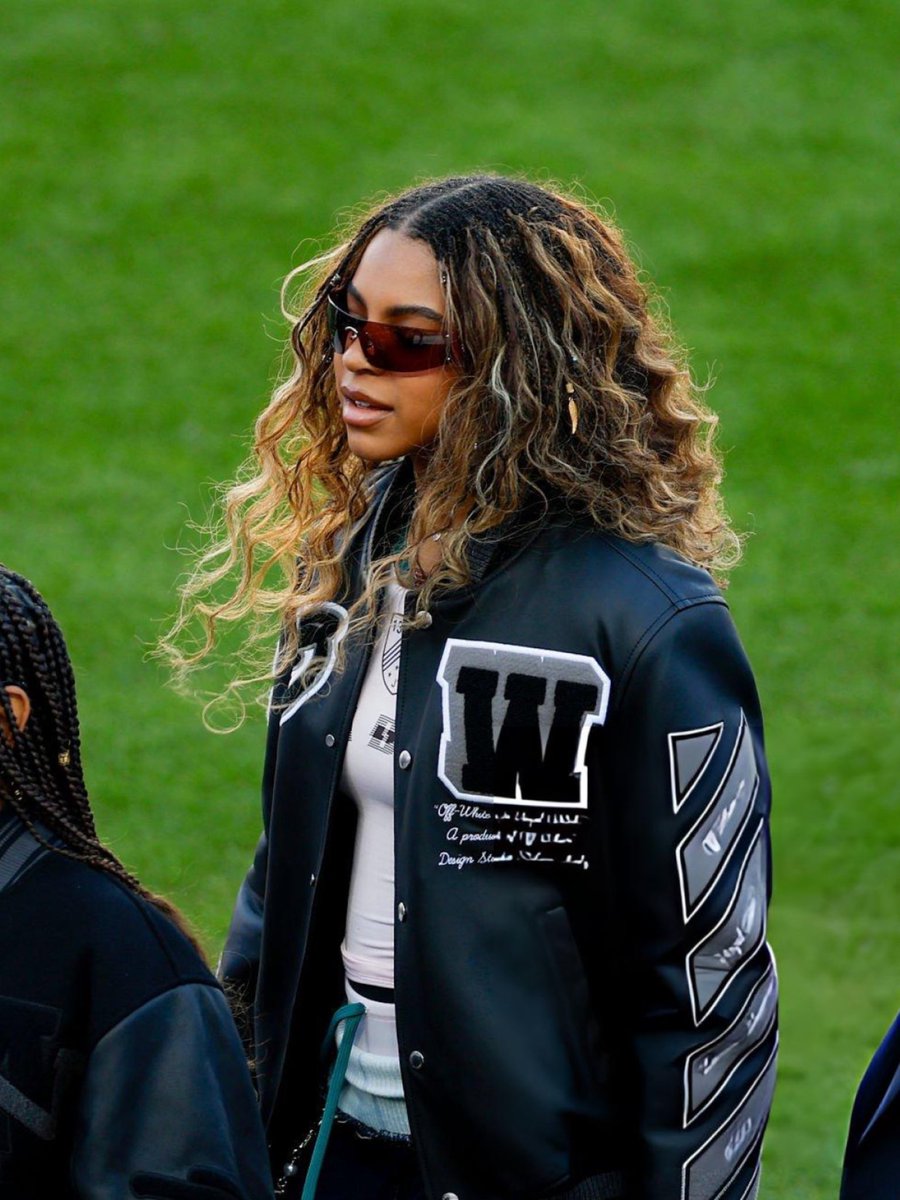 beyonceaccess's tweet photo. BLUE IVY É O MOMENTO! #SuperBowl https://t.co/qQ2IQPtTdb