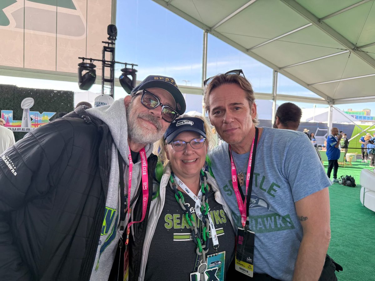 ELE VAI ASSISTIR AO VIVO!

Jeffrey Dean Morgan e Billy Burke no estádio para assistir ao jogo dos Seahawks x Patriots.

📸 Anna Williams