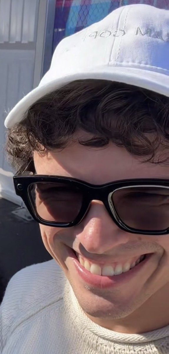 Soft_static23's tweet image. Ola on his arm no Ola on my arm🚬