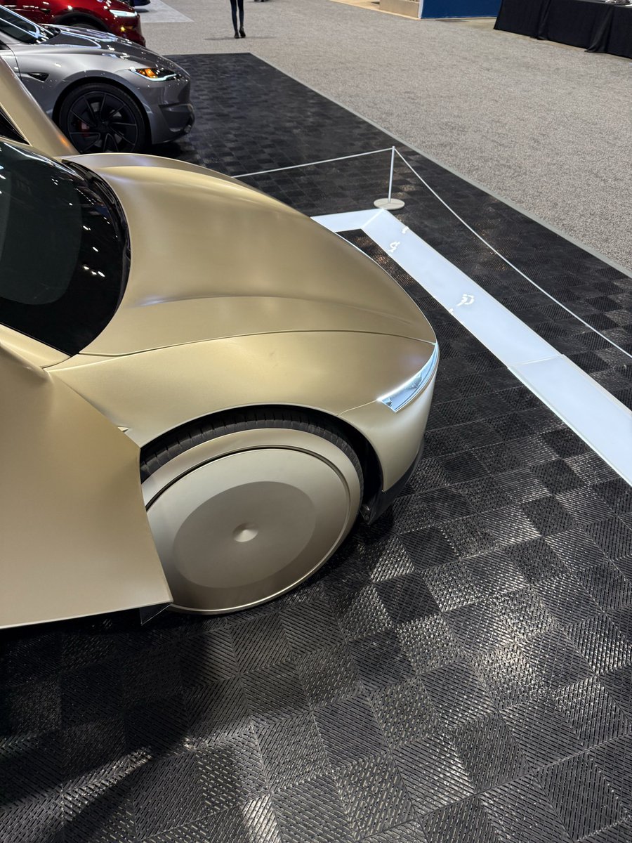 Chicago Auto Show tweet media