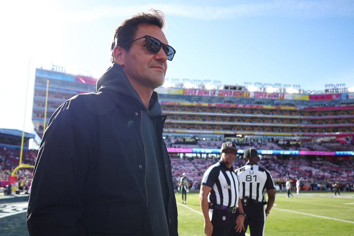 norinchi_df's tweet image. Roger Federer looks on from the field prior to Super Bowl LX between the Seattle Seahawks and the New England Patriots at Levi's Stadium on February 08, 2026
#SuperBowlLX