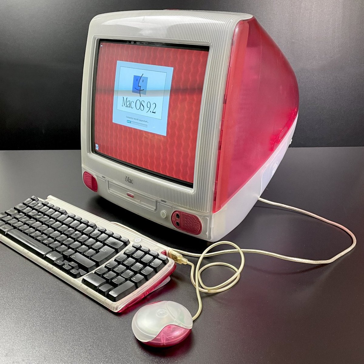 Apple iMac G3 in "Strawberry" (1999)