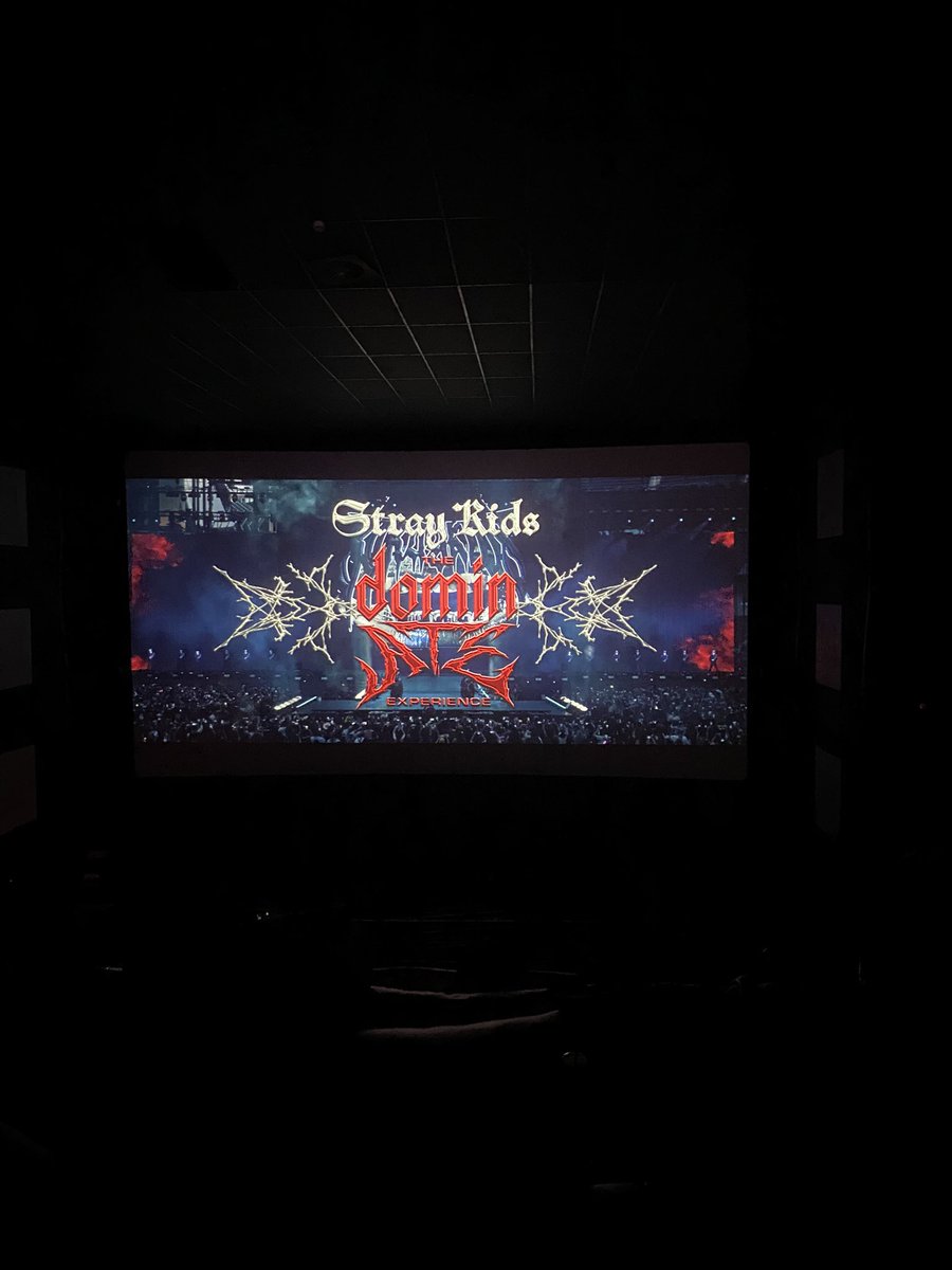 agora um mico: ter esgotado um stade de france, tottenham hotspur, morumbis e decidir fazer o filme da tour no cufi. vamos usar estádios de verdade