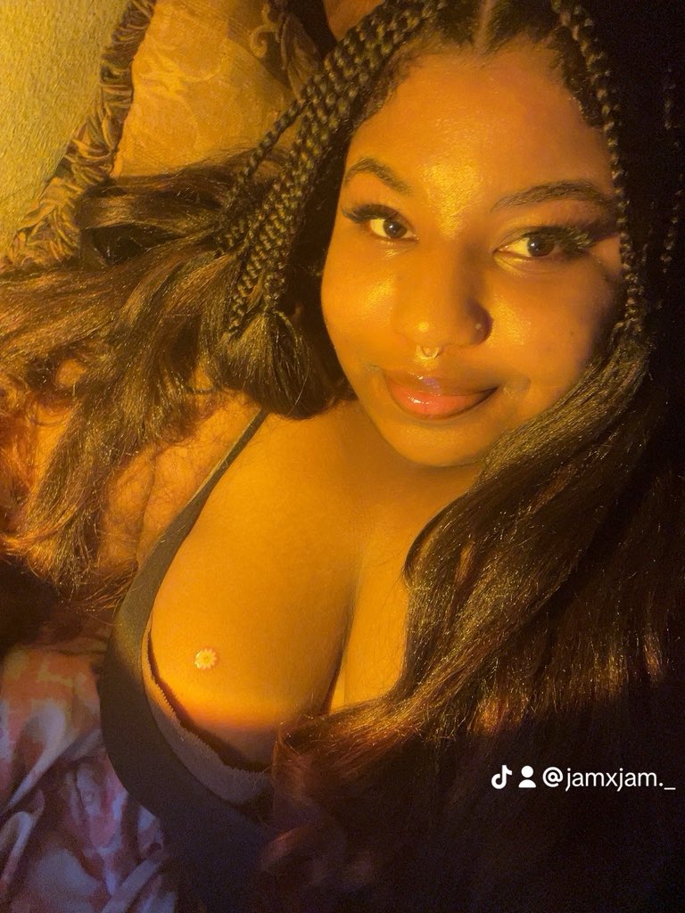 J⃨a⃨m⃨𖦹 tweet media