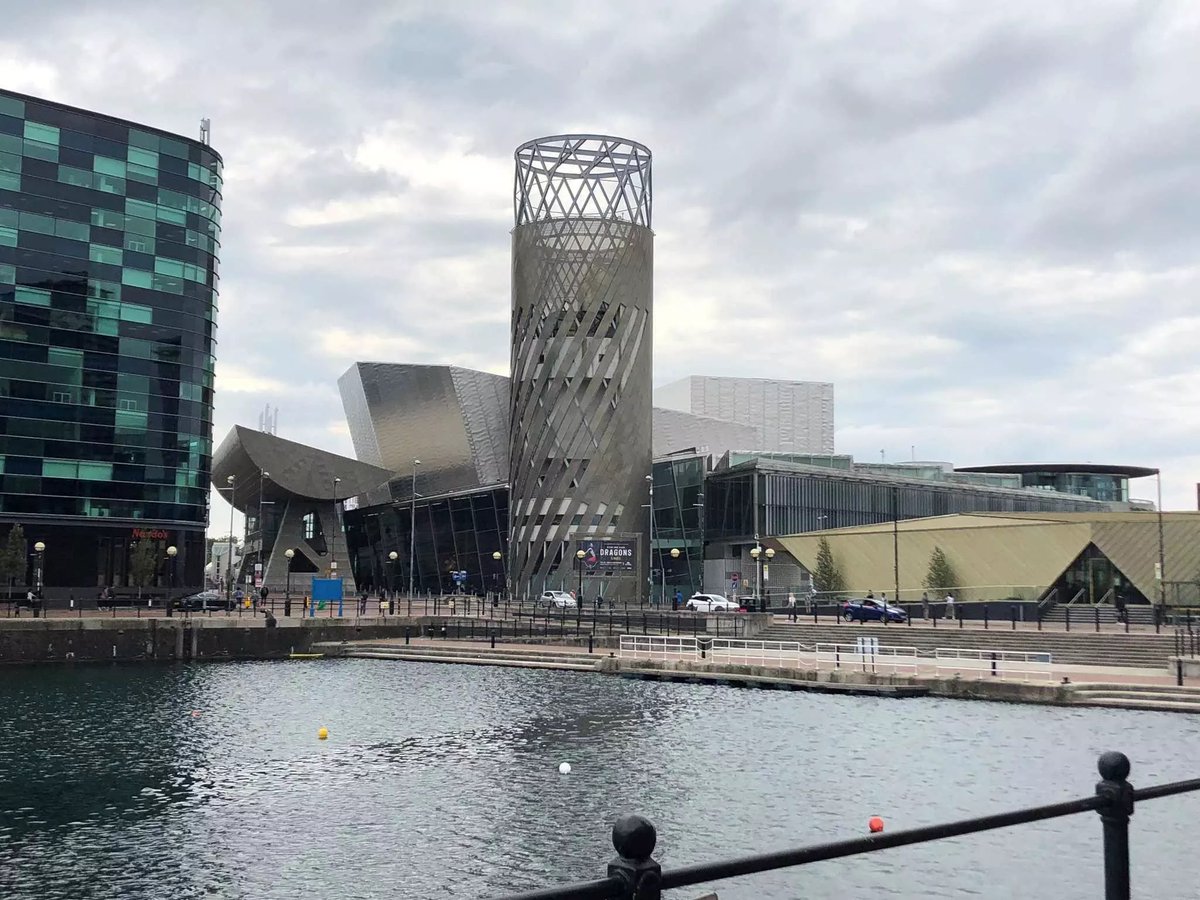 PobWarby's tweet photo. @elonmusk Taking inspiration from @The_Lowry in Salford? https://t.co/EtMR14e07P