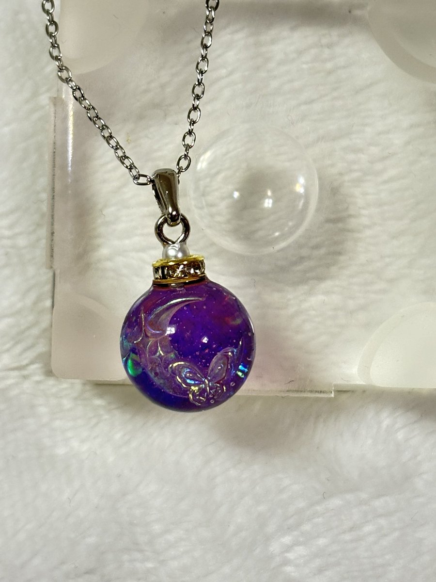 potekichi130's tweet photo. ハンドメイドらぼさんのモールドでネックレスを作りました。
^ ^
#レジンアクセサリー
#ハンドメイド
#ハンドメイドらぼ https://t.co/LkwXpXfNO6