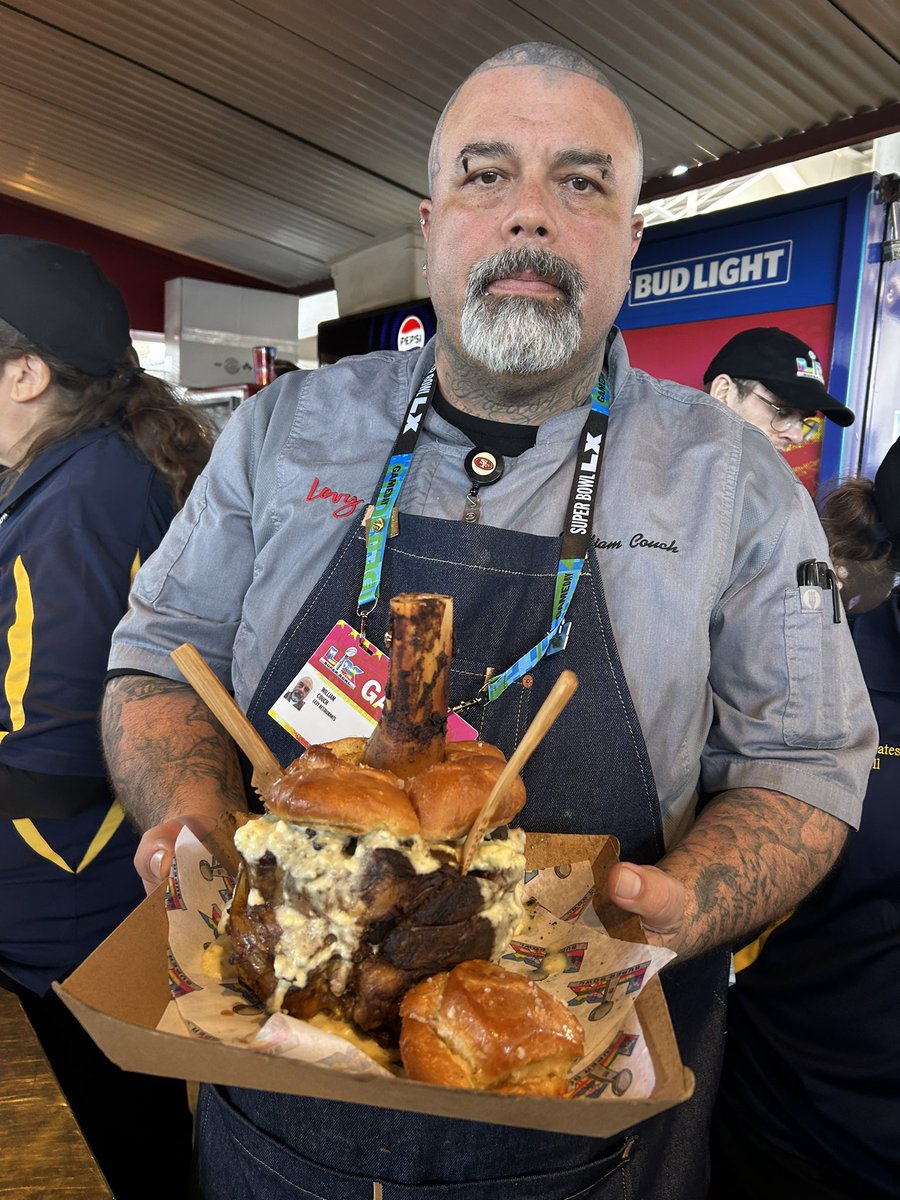 RomanModrowski's tweet photo. William Couch Jr. said they’ve sold more than 20 XL burgers at $180 a pop. https://t.co/AtvSLqpktx