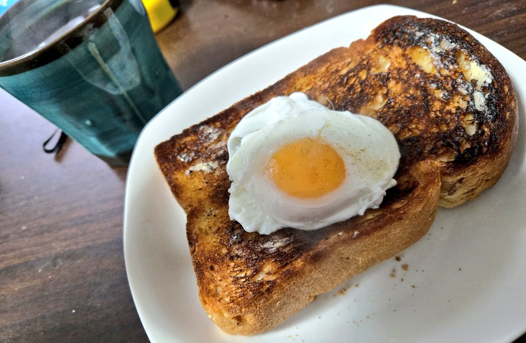 目玉焼きトーストが自分史上最高の出来で少しハッピー 寒いけど頑張ろ