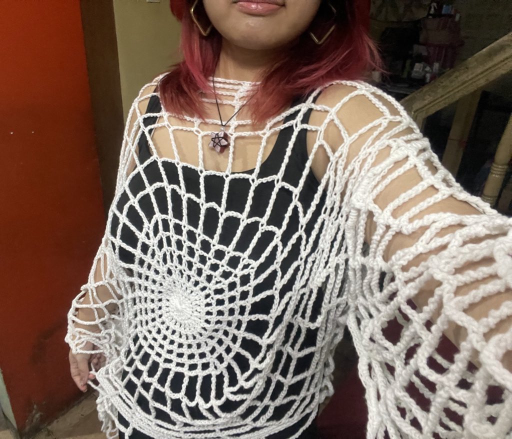 rokuhoku_'s tweet image. crocheted a web sweater‼️ #spider