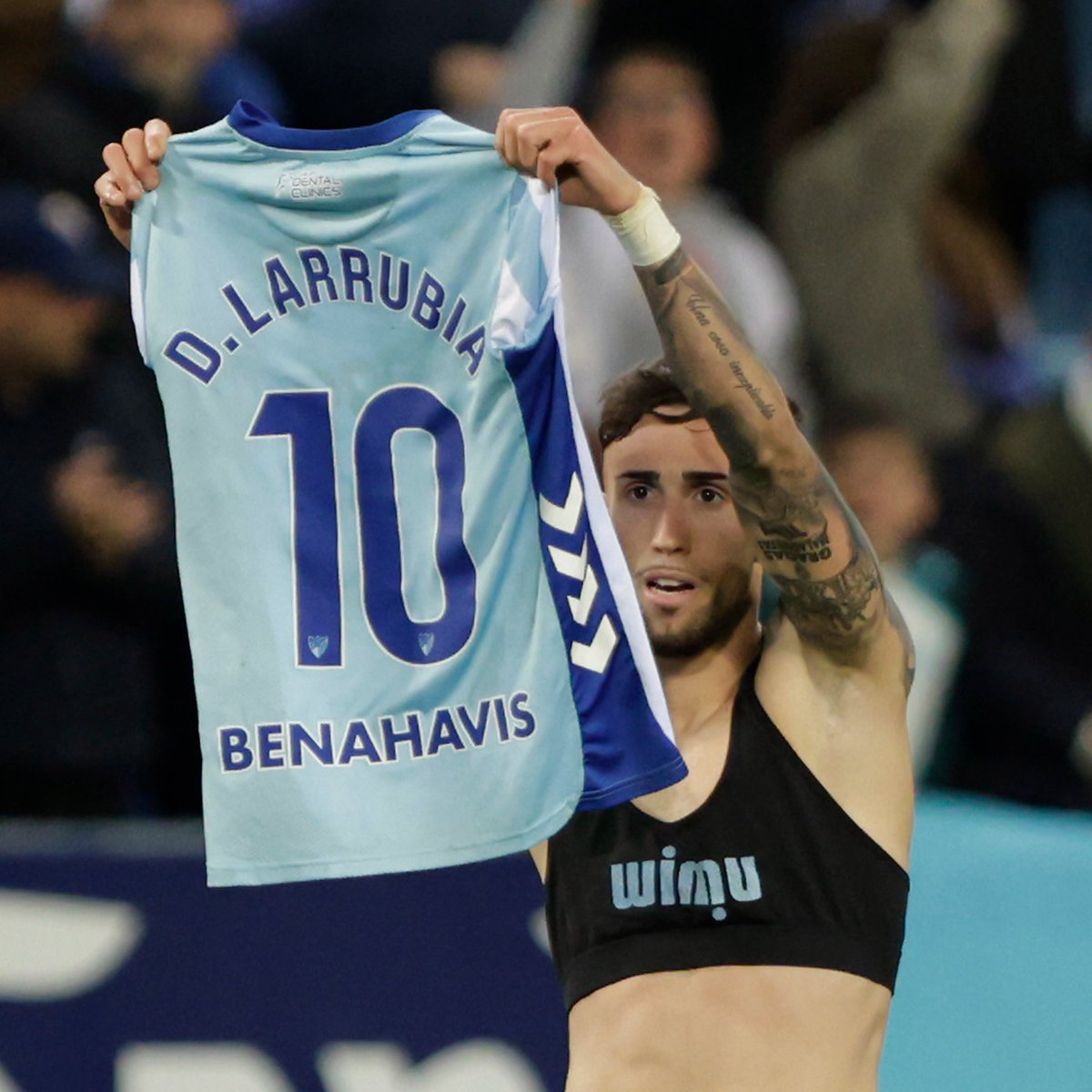 Balones al 🔟.

Larrubia 💙 <a href="/MalagaCF/">Málaga CF</a> 

#MálagaCultural | #LALIGAHYPERMOTION