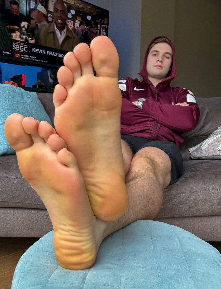 jack23_alpha's tweet photo. Who’s getting drafted as my SuperBowl footstool? 💸 https://t.co/nyL4VNwWq2