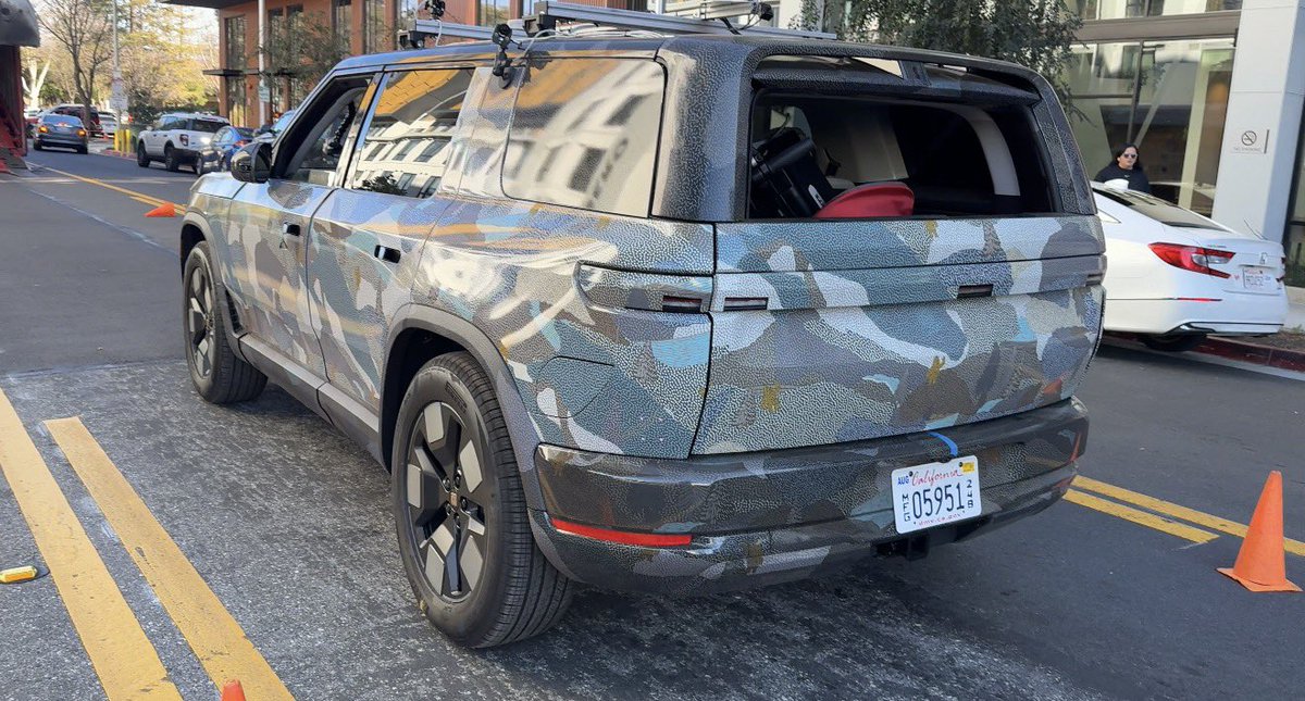 Tailosive EV tweet media