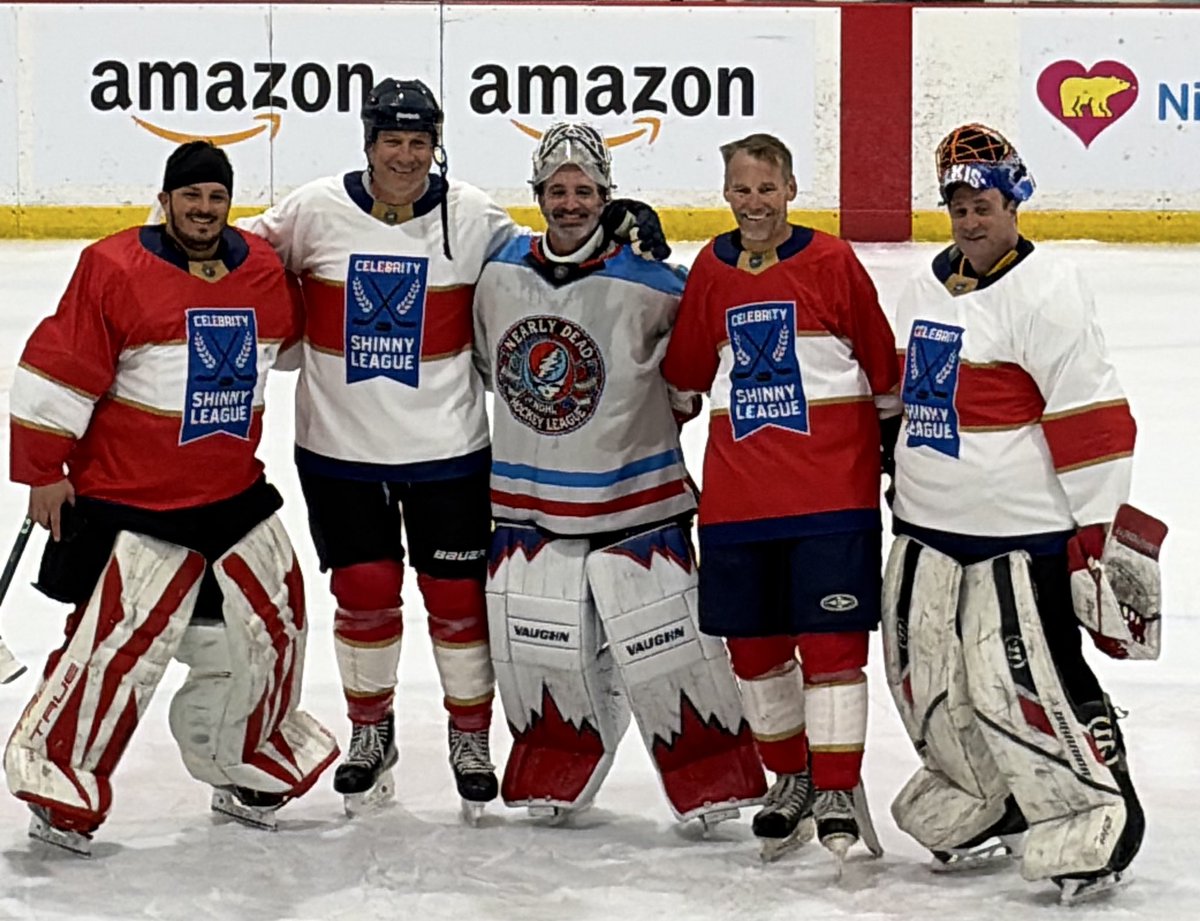 Had a blast getting to play with and against <a href="/FlaPanthers/">Florida Panthers</a> legends Ed Jovanovski &amp; <a href="/LindsayBHockey/">bill lindsay</a> last night. Big shout out to <a href="/CelebrityShinny/">Murray Sheehan</a> for putting it together 💪

Also, The goalie union is STRONG! Fun time with Mike Kohn and Jon Bilkis 🙌