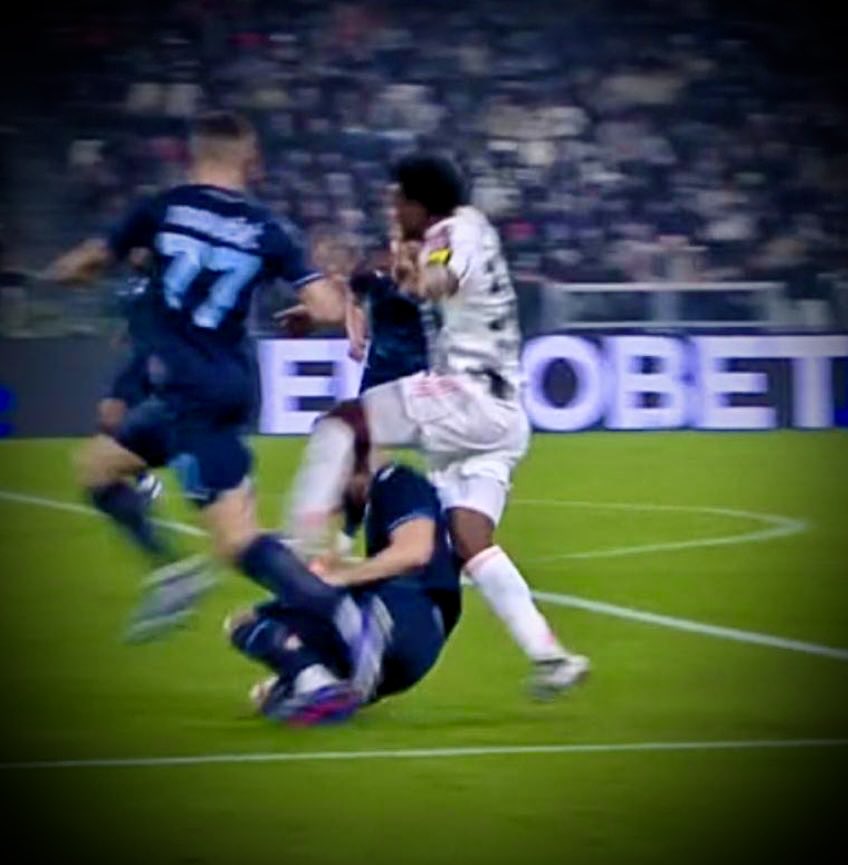 Fraoppini82's tweet image. «OGGI ERAVAMO 22 IN CAMPO PIÙ 1,
L'UNICO NON PROFESSIONISTA E’ PROPRIO L'ARBITRO” #Spalletti #Cabal #JuventusLazio #VAR