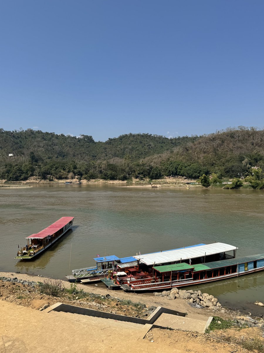 bbaitiger's tweet image. 휴식의 끝은 아쉬움이 아니라, 다시 나아갈 준비가 되었다는 신호.

낯선 풍경 속에서 비워낸 마음만큼, 이제는 새로운 즐거움과 성취로 채워갈 시간이다. 월요일이라는 이름이 주는 무게에 눌리기보다, 내가 가진 리듬을 믿고 한 걸음씩 내디뎌 보기로 한다.

오늘 하루도 나 자신에게 조금 더…