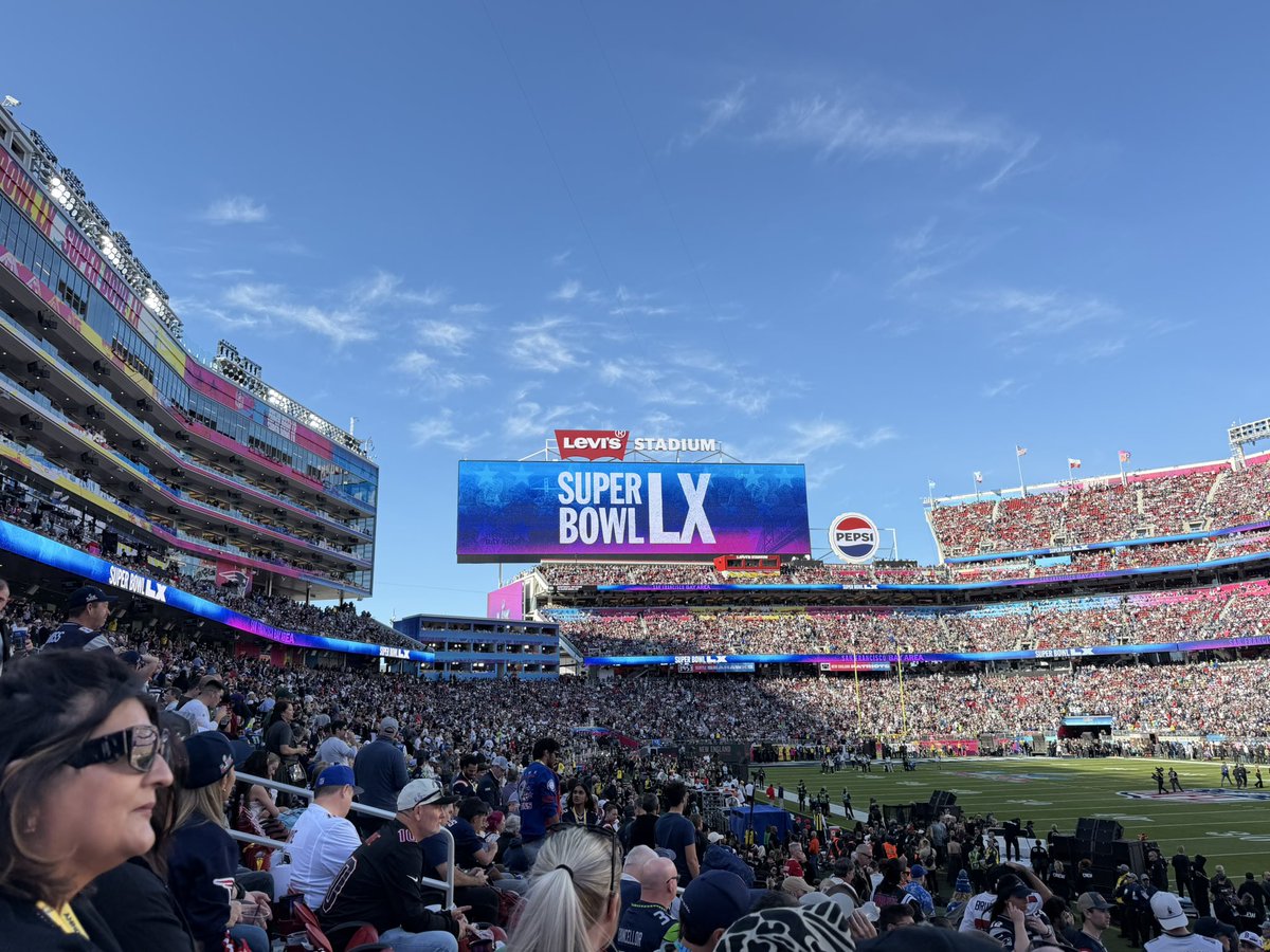 Who is ready for the Benny Bowl? Today we are all Boricua!
#SuperBowl