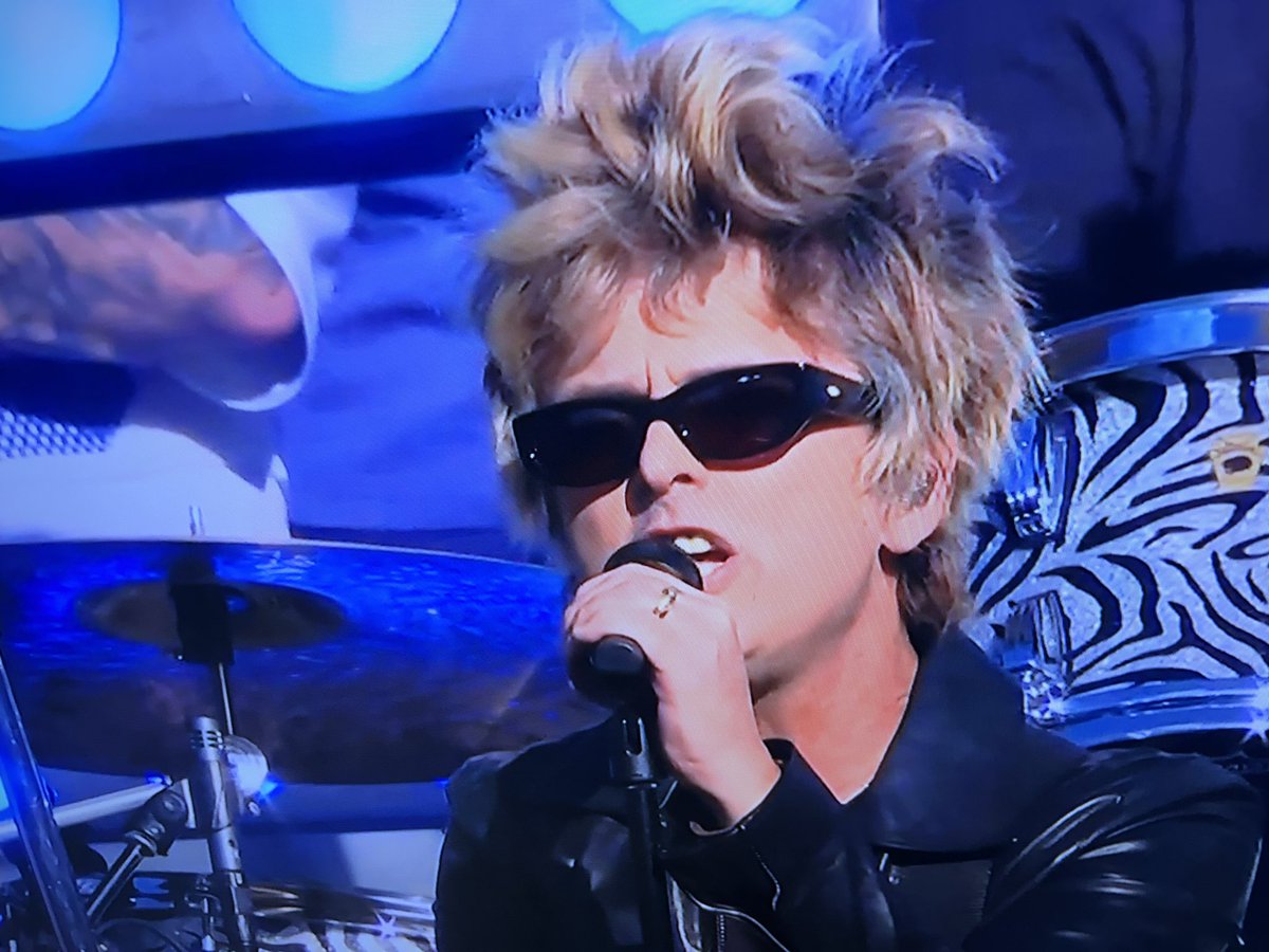 JoeListComedy's tweet image. Billy Joe looking like an astronauts wife.