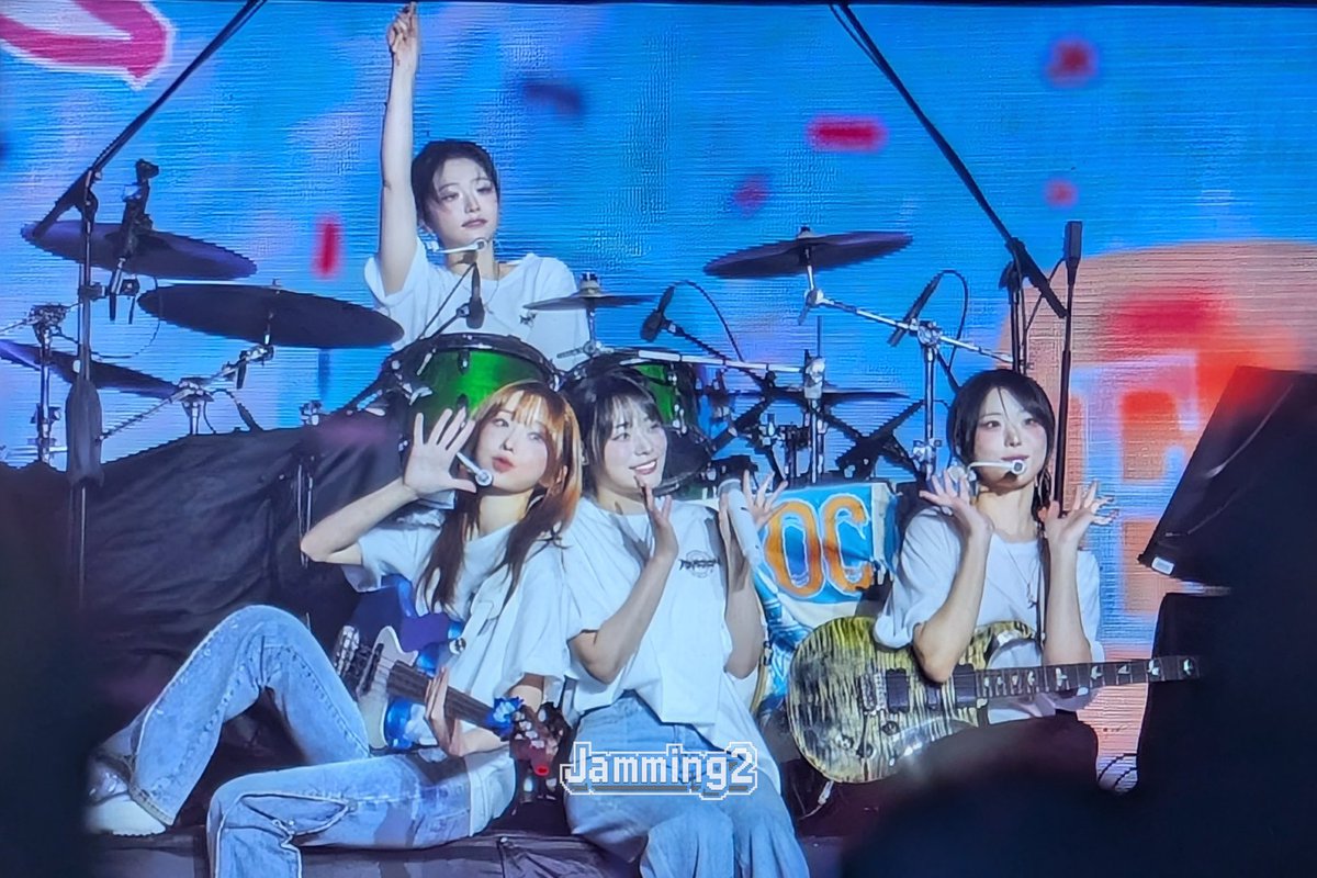 QWER_Jamming2's tweet photo. 260208 QWER ROCKATION in Hong Kong Preview 3
#QWER #큐더블유이알
#Chodan #쵸단
#Magenta #마젠타
#Hina #히나 #냥뇽녕냥
#Siyeon #시연 https://t.co/M1H9LGYdq4