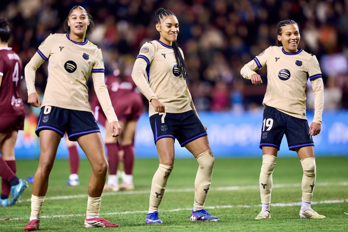 🤩 Demasiado flow en una sola foto

#LigaFMoeve | #DUXLogroñoBarça