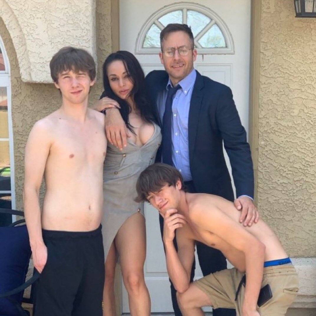 aosdeke's tweet image. como pode esse vídeo ser um clássico com plot incrível??????