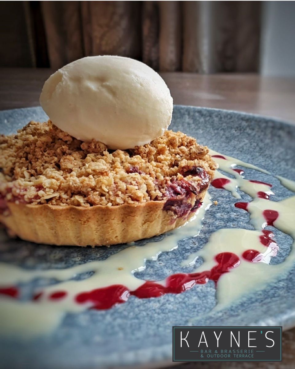 Our Warm Bramble Apple &amp; Berry Crumble is pure comfort in a bowl — sweet, tangy fruit tucked beneath a golden crumble topping.
Served with vanilla ice cream, brandy custard &amp; fresh cream.
Cosy up at Kayne’s &amp; finish your night the right way.

#kayneskillarney #sweet #ourkillarney