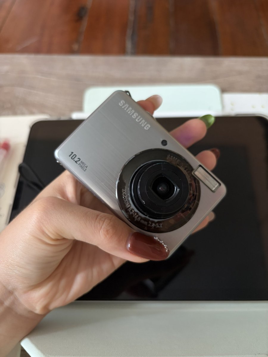 l4flur's tweet photo. ขอดูภาพเพิ่มเติมได้คับ 1700฿
• Samsung PL50 
🔺ตำหนิ : เปิดเครื่องมีเลนส์ค้างบ้าง ต้องเอาไปซ่อมเอง หน้าจอมีจุดๆ(ไม่มีผลใช้งาน)
🔺Details: ปุ่มกดได้ แฟลชสว่าง ซูมปกติ
✅กล้อง+แบต+ที่ชาร์จ+sd card
 #กล้องดิจิตอลมือสอง #ส่งต่อกล้องดิจิตอล
#กล้องถ่ายรูป #กล้องดิจิตอลคอมแพค https://t.co/XNyDCDIGFX