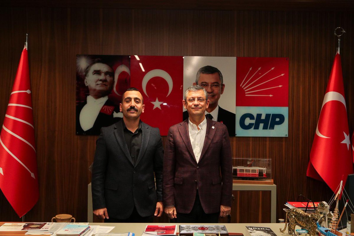 Tarih zindanlarda dik duranları da, duruşunu satanları da unutmayacak. 

Genel Başkanımız Özgür Özel’in öncülüğünde, özgürlük ve adalet yürüyüşümüzü milletin iktidarıyla taçlandıracağız.

Bu yolda boyun eğenlere, millet iradesine ihanet edenlere yer yoktur.