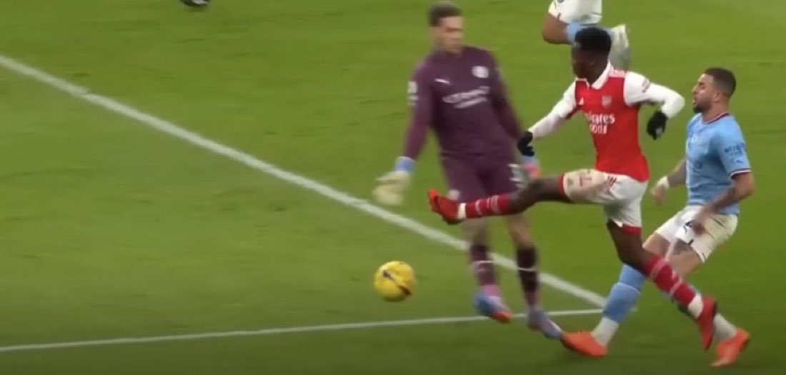 No hubo un solo hincha del City en aquel entonces que haya dicho que esto es penal. Uno, eh. Fue el entretiempo con la mayor cantidad de llanto en la historia de Football Twitter.

Son un asco.