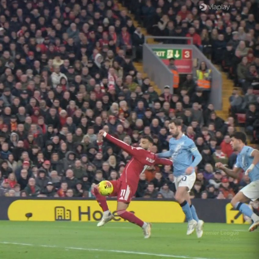 Quem marca o pênalti do Alisson e a falta no terceiro gol (e foi mesmo) tbm marca esse pênalti.