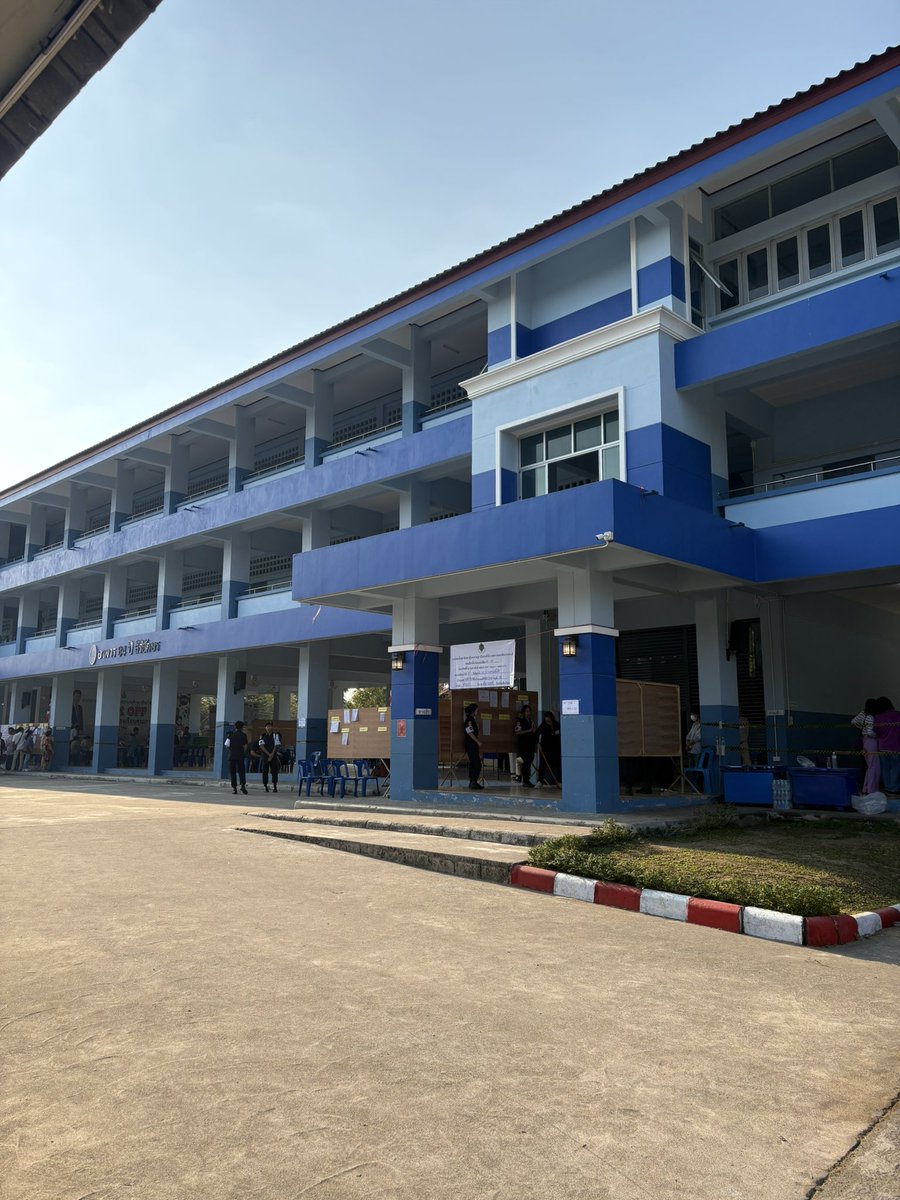 วันนี้ไปเลือกตั้งมาแย้วงับลืมลงเฉยๆหน่ะ 😋😋