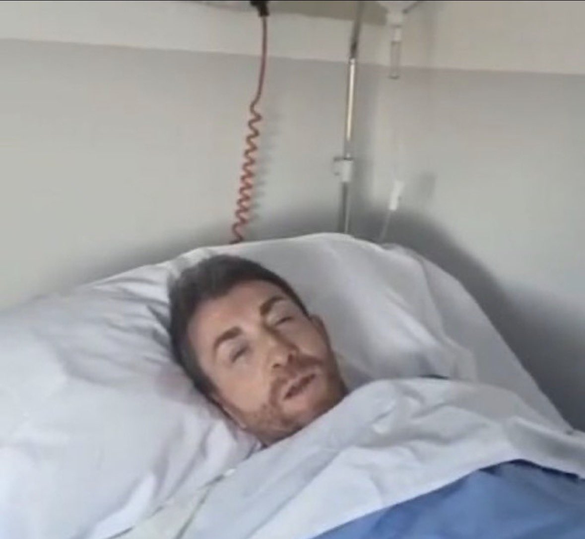 cuando te despertas con dolor de garganta y tragas varias veces para confirmar que te duele la garganta y efectivamente te duele la garganta