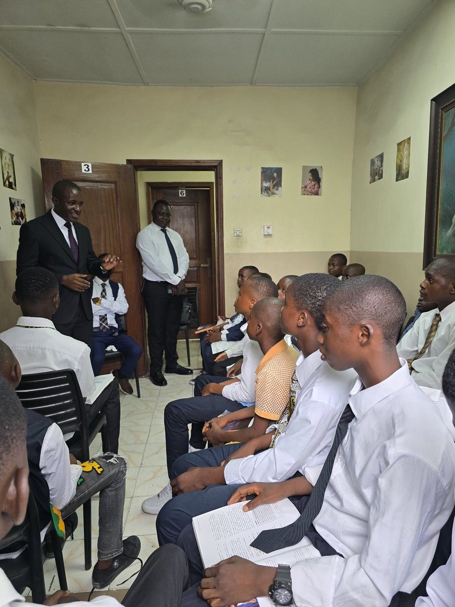 itinahermes's tweet photo. Se ternir devant les jeunes pour enseigner et partager notre expérience est une très grande responsabilité qu'il ne faut jamais prendre à la légère. Leur potentiel est riche et insondable. #servirautrement2025 https://t.co/80u54KRREK